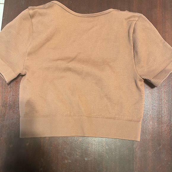 2 OQQ Women's Tan Ribbed Crop Top - Picture 3 of 6